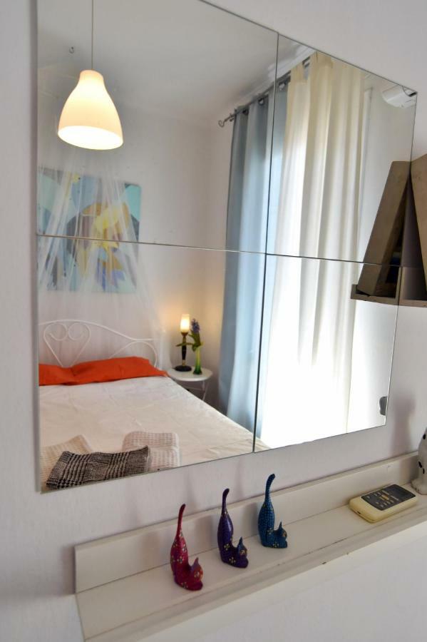 Artist'S Lovely Nest Under The Shadow Of The Parthenon Apartamento Atenas Exterior foto
